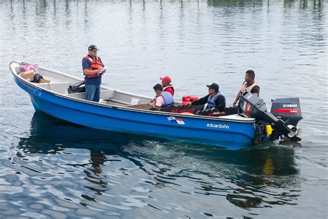 Diversidad de embarcaciones disponibles para alquiler en Guadalupe