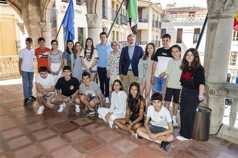 Imagen de alumnos y profesores del Colegio San Calixto en Plasencia