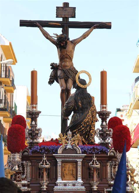 Imagen procesional del Santísimo Cristo de la Buena Muerte en estación de penitencia