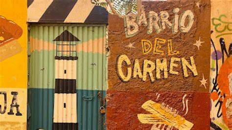 collage de atractivos del barrio francés: museo, promenade y faro